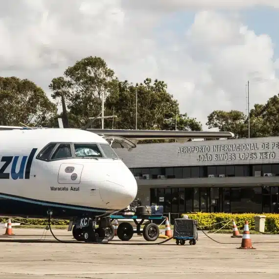 aeroporto-de-pelotas-aviao-da-azul-pista-de-decolagem