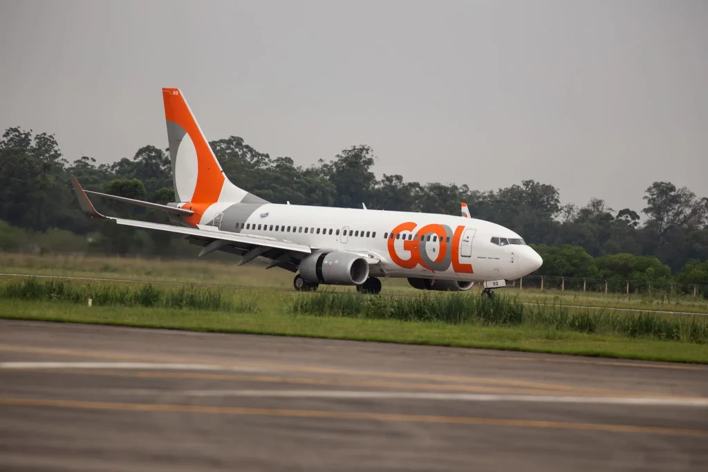 aeroporto-de-pelotas-aviao-da-gol-aterrizando-no-aeroporto