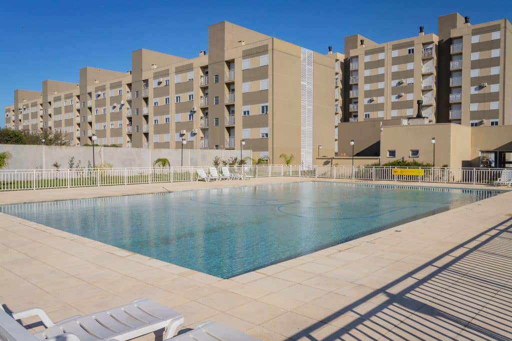 Área comum do Aveiro Residencial Clube, no Fragata – referência em moradia acessível com infraestrutura de lazer em Pelotas.